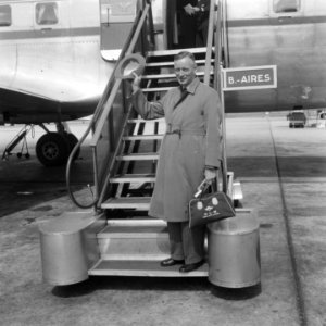 Vertrek Professor Dr. C.J. Bakker (Atoomgeleerde) van Argentinie, Bestanddeelnr 904-5738