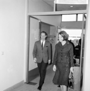 Vertrek prinses Irene en Carlos van Schiphol naar Madrid, Bestanddeelnr 918-7179