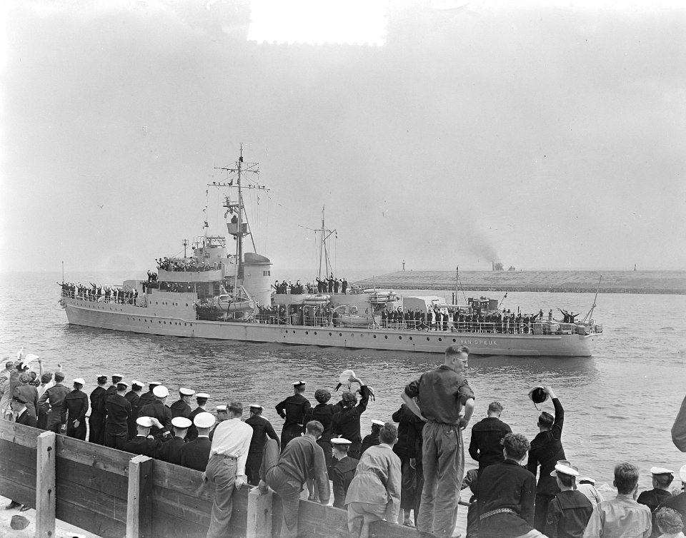 Vertrek uit Den Helder van H. Ms. Fregat van Speyk naar Nederlandse Antillen, Bestanddeelnr 905-8002