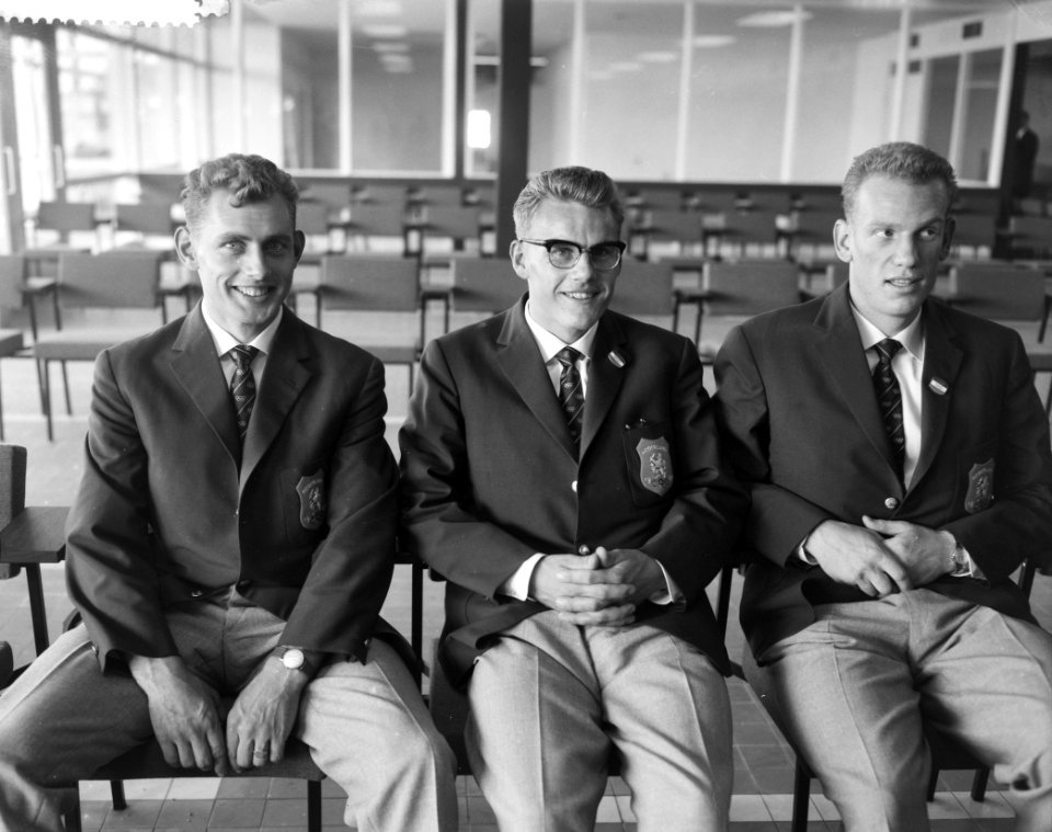 Vertrek boksers en wielrenners naar Rome, vlnr Henk Nijdam , Jan Janssen en, Bestanddeelnr 911-5213