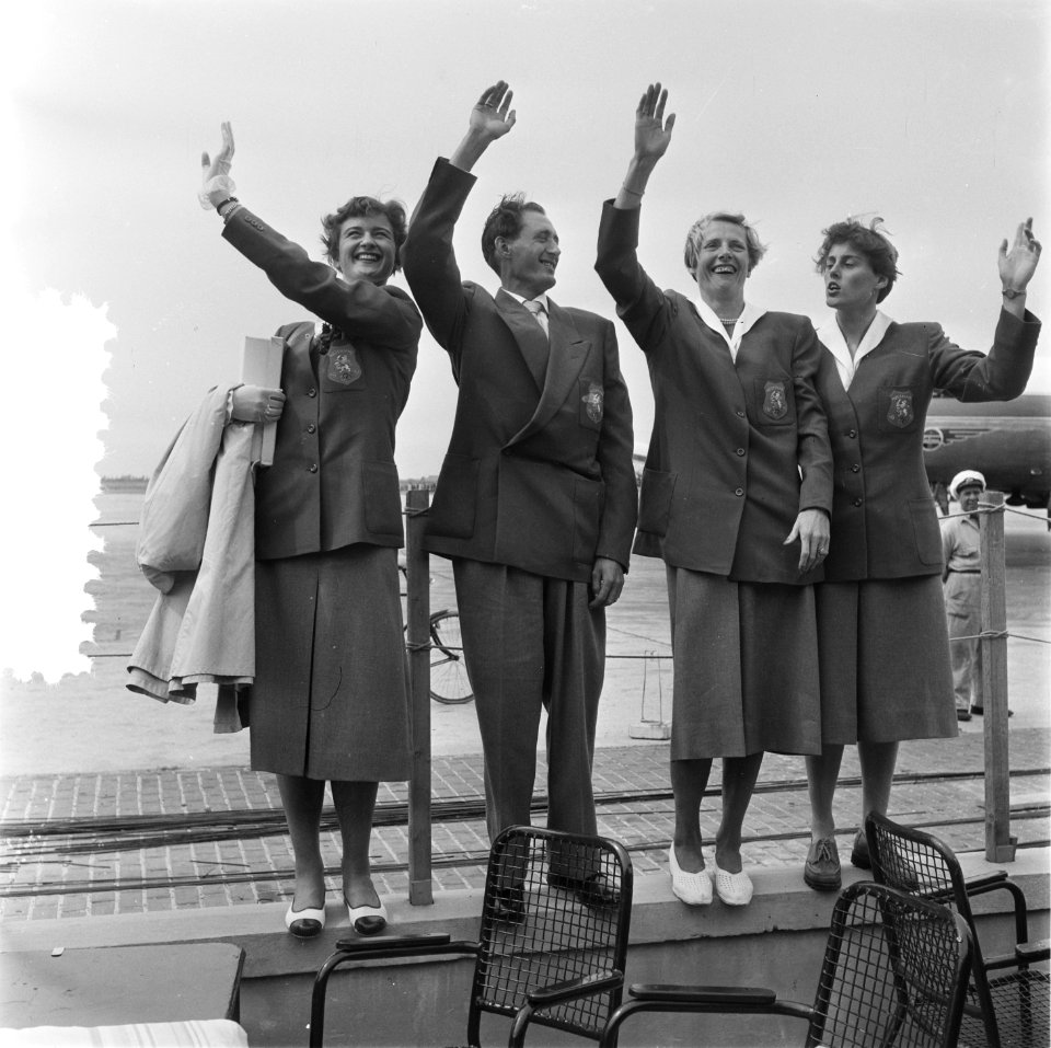 Vertrek Nederlandse atleten naar Helsinki.Puck Brouwer, Wim Slijkhuis, Fanny Bla, Bestanddeelnr 905-2245