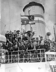 Vertrek contingent padvinders van Rotterdam met Groote Beer naar Jamboree in Can, Bestanddeelnr 907-2706