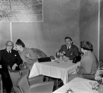 Vertrek Bondskanselier Dr. Figl van Oostenrijk. Op Schiphol, Bestanddeelnr 905-3727
