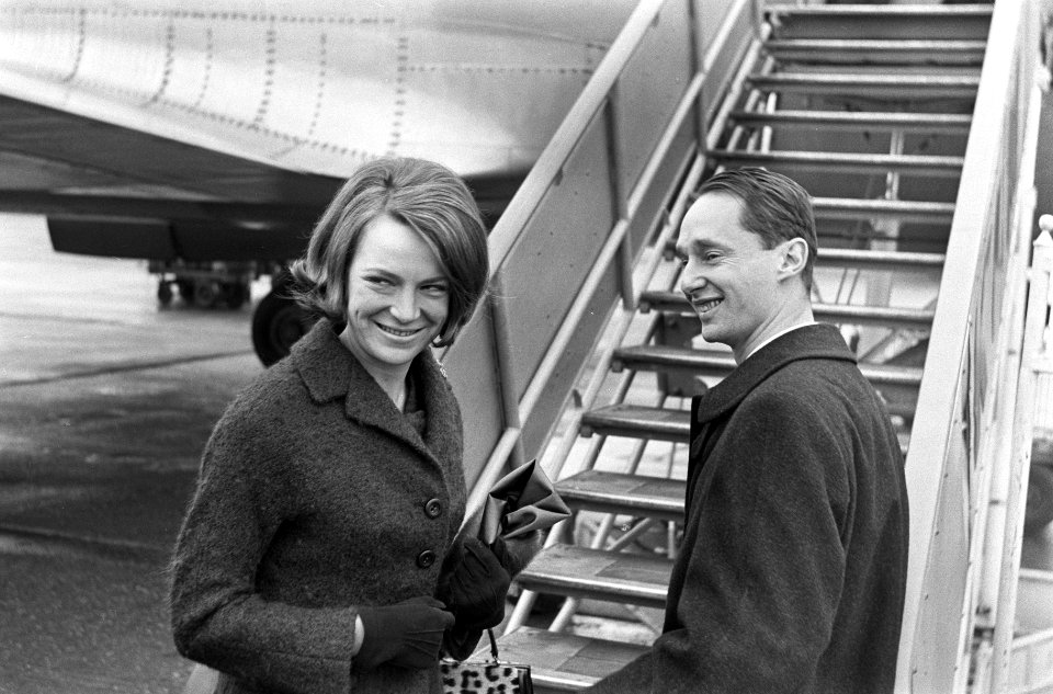 Vertrek prinses Irene en Carlos van Schiphol naar Madrid. Prinses Irene en Carlo, Bestanddeelnr 918-7182