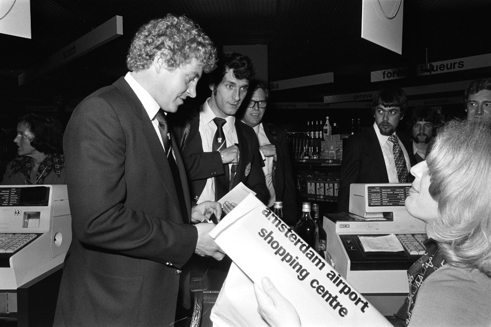 Vertrek Nederlands elftal van Schipol GPD journalisten, opdracht GPD, Bestanddeelnr 929-7430