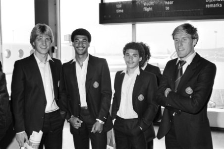 Vertrek Nederlands elftal van Schiphol voor wedstrijd tegen IJsland Wim Kieft ,, Bestanddeelnr 932-3002