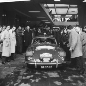 Vertrek rallyrijders Swaab en Pon, Bestanddeelnr 913-3932