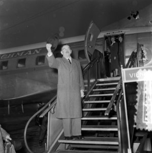 Vertrek Bondskanselier Dr. Figl van Oostenrijk. Op Schiphol, Bestanddeelnr 905-3725