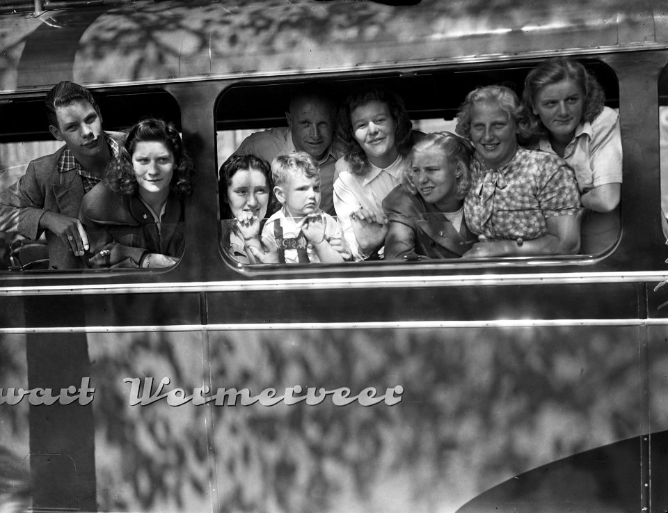 Vertrek Nederlandse zwemploeg naar Monaco, Bestanddeelnr 902-3366