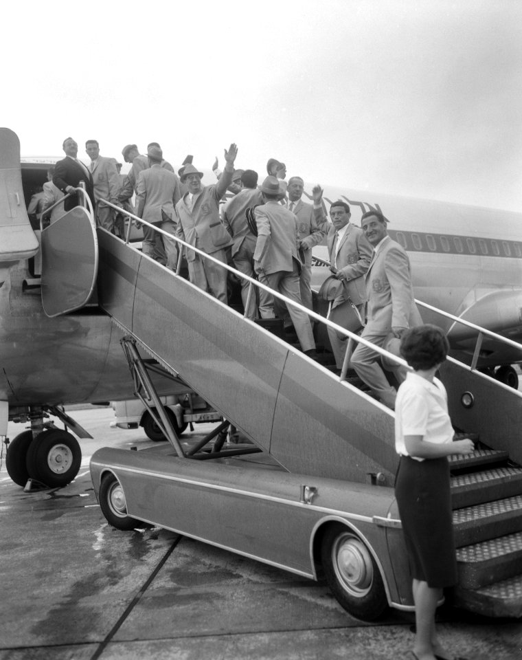 Vertrek Nederlandse deelnemers naar Maccabiade in Tel Aviv de deelnemers op de v, Bestanddeelnr 918-0910