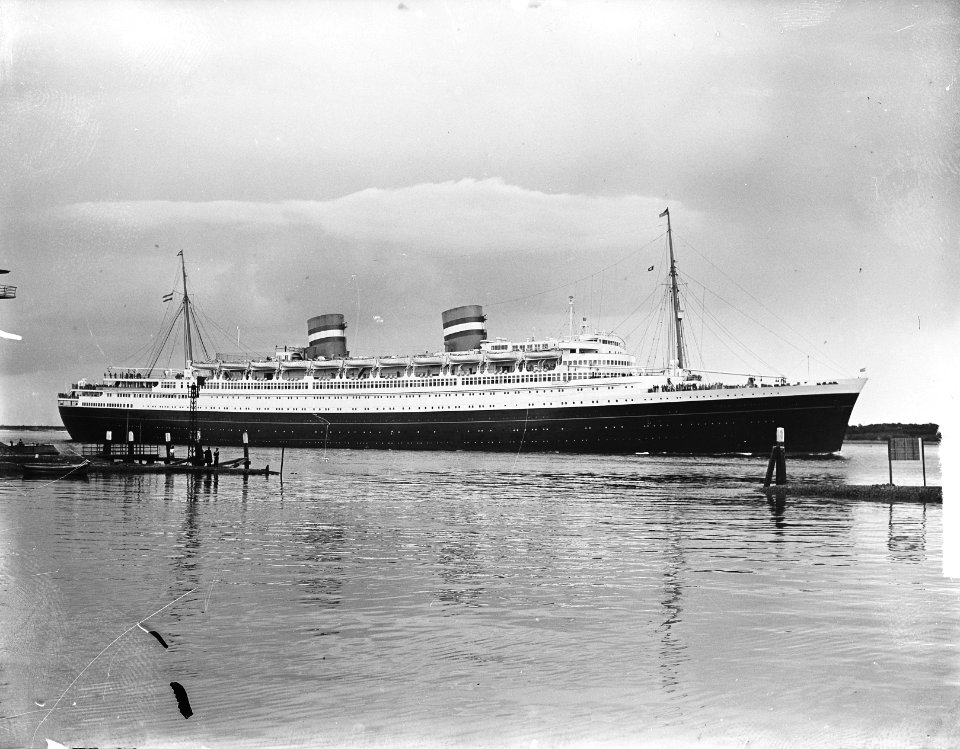 Vertrek Nieuw Amsterdam uit Hoek van Holland, Bestanddeelnr 903-4077