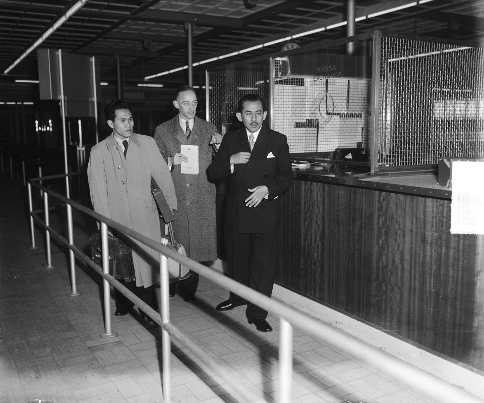 Vertrek Moh. Rum naar Batavia, Minister Maarseveen bij afscheid, Bestanddeelnr 903-6891