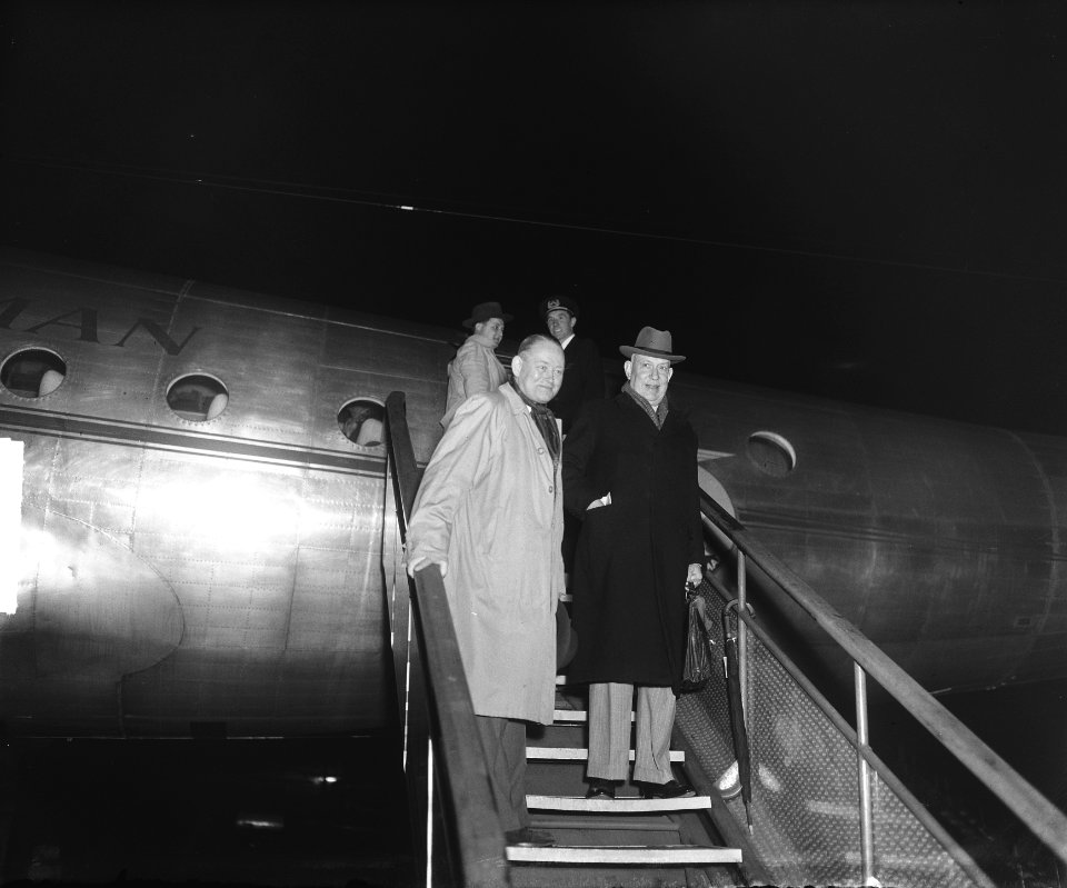 Vertrek Ministers Stikker en Van Schaik naar Indonesie, Bestanddeelnr 903-7235
