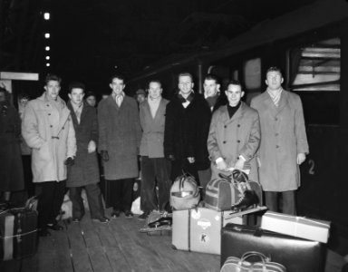 Vertrek Nederlandse schaatsploeg naar Valladalen te Zweden v.l.n.r. Jacques Jan, Bestanddeelnr 909-1569