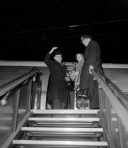 Vertrek Minister President Drees naar Amerika, Bestanddeelnr 904-9193