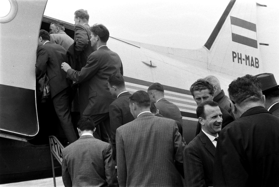 Vertrek Nederland elftal van Schiphol naar Zurich, Bestanddeelnr 911-2625
