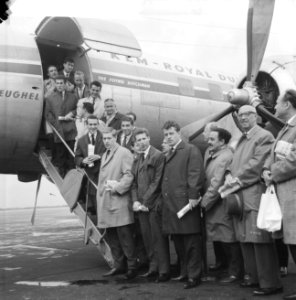 Vertrek Nederlands elftal naar Boedapest. De ploeg op de vliegtuigtrap, Bestanddeelnr 913-0778