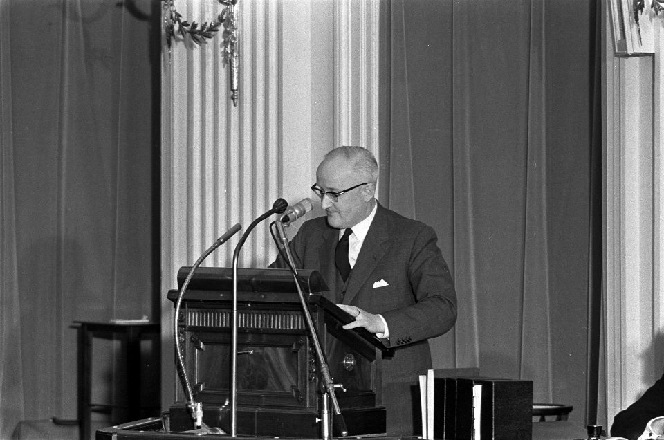 Verdrag met Bonn in Tweede Kamer . Prof. dr. C.L. Patijn (PvdA) aan het woord, Bestanddeelnr 914-8343