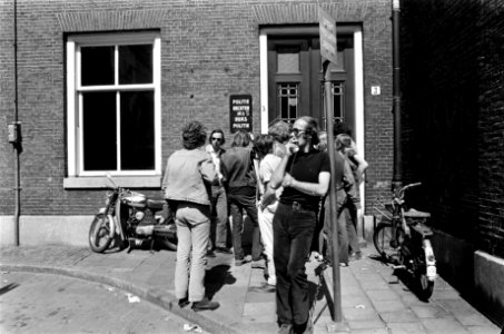 Verdachten van bezetting pand op Herengracht 5 mei voor Politierechter te Amster, Bestanddeelnr 923-6026