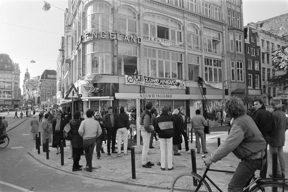 Verdiepingen boven kledingzaak Nieuw Engeland gekraat, Bestanddeelnr 933-8010