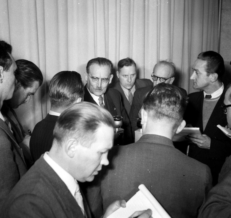 Vertrek Minister President Drees naar Amerika, Bestanddeelnr 904-9198