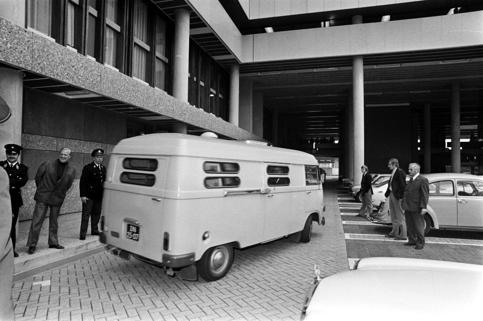 Verdachten Scheveningse gijzelingszaak voorgekomen in Den Haag politiebus met , Bestanddeelnr 927-7773