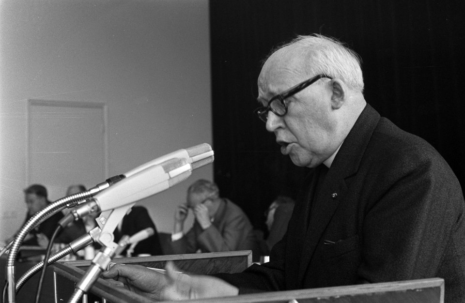 Verbondsvergadering van N.K.V. in Utrecht rector J. Doesburg , kop, Bestanddeelnr 921-9467