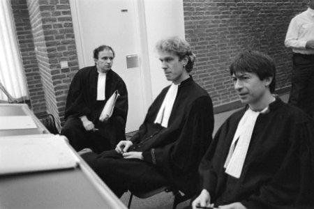 Verdachten Kedichemzaak niet verschenen voor rechtbank in Dordrecht advocaat va, Bestanddeelnr 933-8981