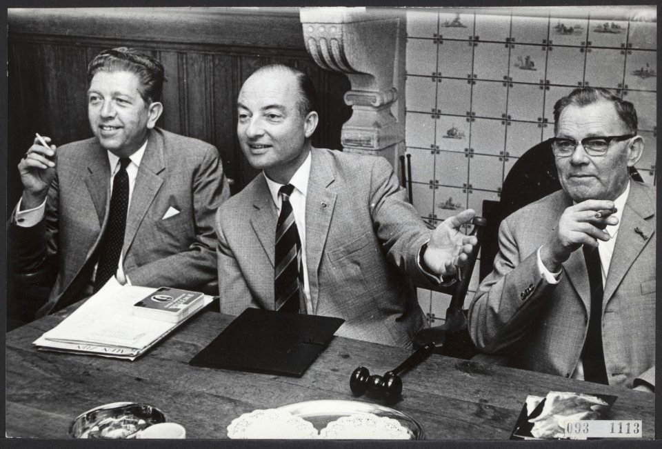 Vergadering van de KVP-fractie in de Volkshogeschool Ons Erf in Berg en Dal bij , Bestanddeelnr 093-1113