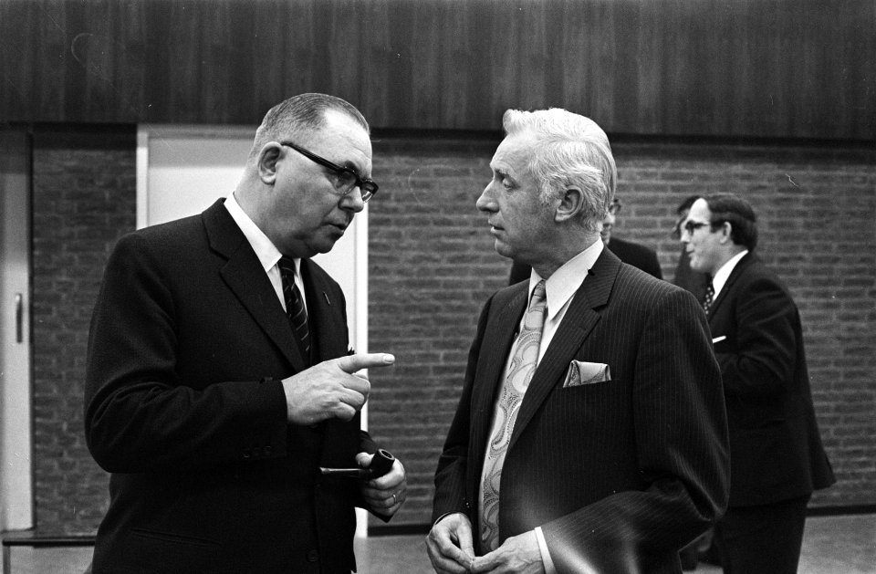 Vergadering van KNVB over financiële positie van de clubs. Links Meulman, rechts, Bestanddeelnr 923-3862