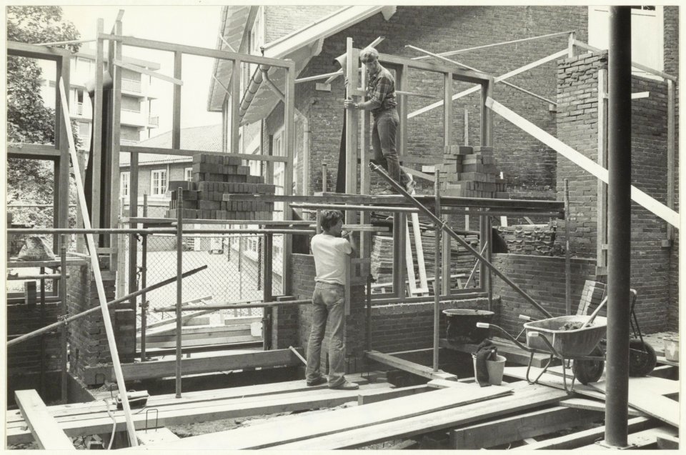 Verbouwing van het Broederhuis tot wijkwelzijnscentrum. NL-HlmNHA 54015206