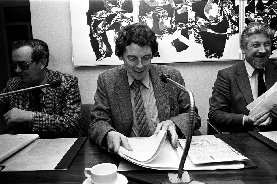 Vergadering van de Federatieraad FNV in het midden voorzitter Wim Kok, Bestanddeelnr 930-5591