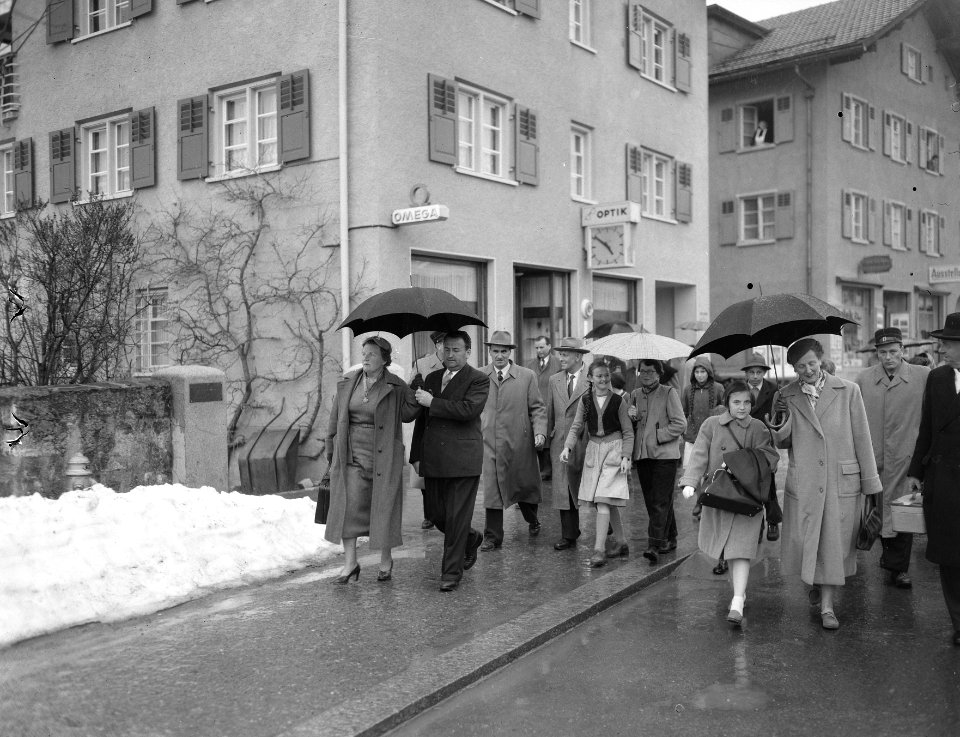 Verblijf koningin Juliana en Prins en Prinses Sankt Anton Klosters, Bestanddeelnr 907-0613