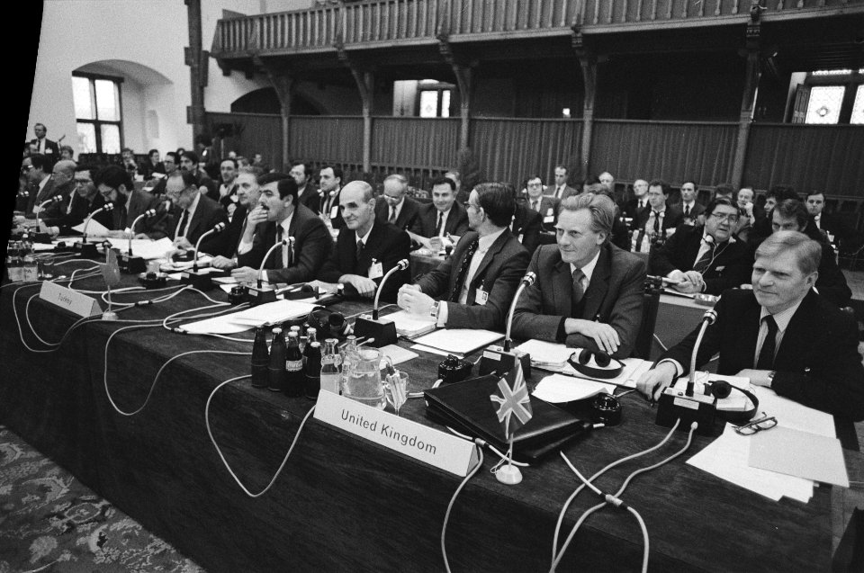 Vergadering van de IEPG in Den Haag het samenwerkingsverband van minister en sta, Bestanddeelnr 933-1589