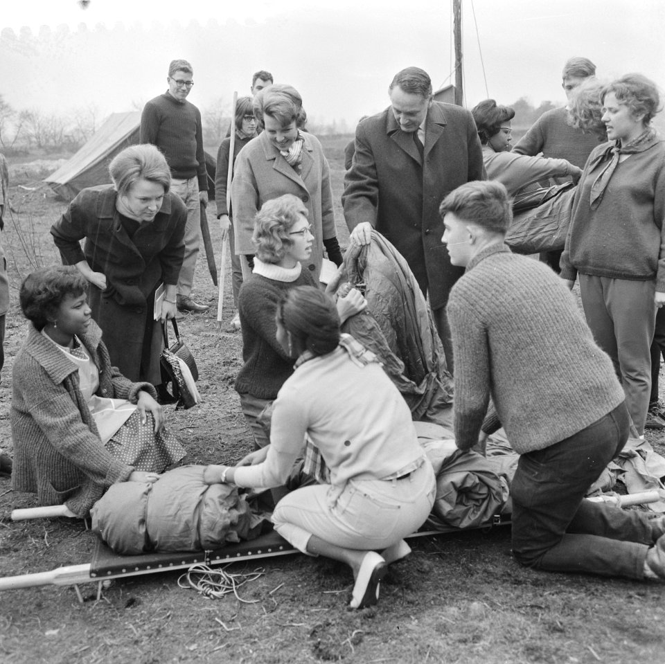 Vergadering van Raad van Advies van Stichting Zilveren Jeugdcentra , Beatrix en , Bestanddeelnr 916-2330