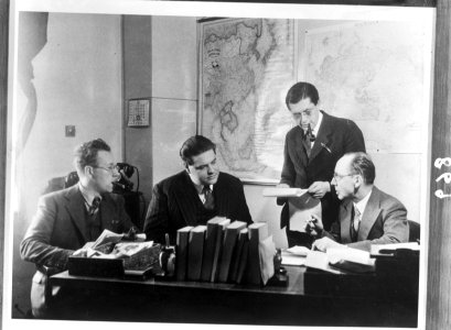 Vergadering van persbureau ANEP-ANETA, 2e van links J. van den Bogaert, Bestanddeelnr 935-1768 photo
