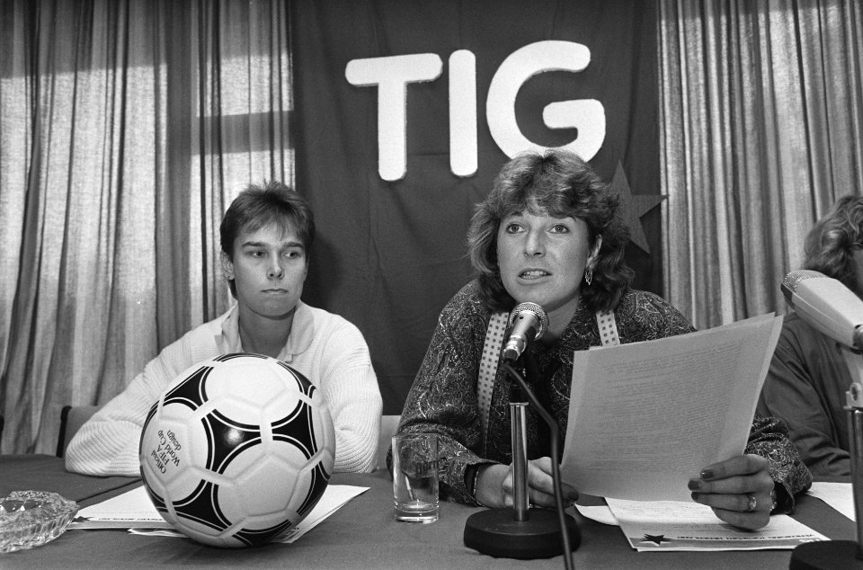 Vergadering Vereniging van Topsport(st)ers (TIG) Bettine Vriesekoop (l), Marcel, Bestanddeelnr 933-7879