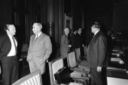 Vergadering van regering, vakbonden en werkgevers over lonen van volgend jaar op, Bestanddeelnr 924-0743