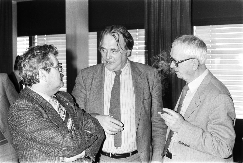 Vergadering Ziekenfondsraad (Amstelveen) v.l.n.r. A. J. Molendijk , H. A. Bode , Bestanddeelnr 932-9082
