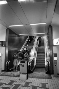 Verbouwing Centraal Station in Amsterdam in eindfase gekomen roltrappen in de h, Bestanddeelnr 933-1096