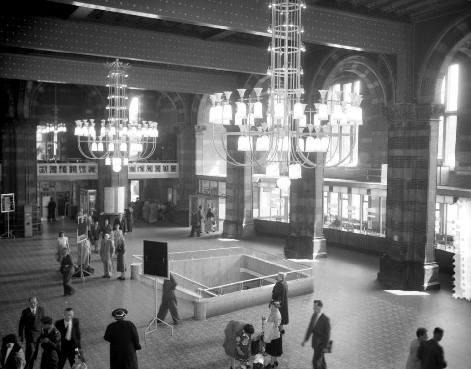 Verbouwing Centraal Station Amsterdam voltooid. Hal, Bestanddeelnr 907-7784