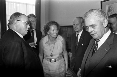 Vergadering VVD-ministers en VVD-fractie i.v.m. aftreden DS70 Ministers, v.l.n.r, Bestanddeelnr 925-7465