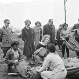 Vergadering van Raad van Advies van Stichting Zilveren Jeugdcentra , Beatrix en , Bestanddeelnr 916-2335