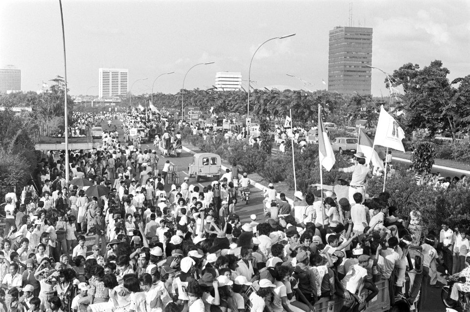 Verkiezingen op 2 mei aanstaande in Indonesie overzicht enorme drukte, Bestanddeelnr 929-1475