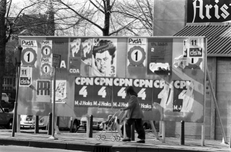 Verkiezingsaanplakbord in Amsterdam voor Statenverkiezingen, Bestanddeelnr 927-0718