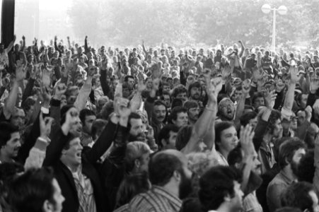 Vergadering van stakers op het Afrikaanderplein, Bestanddeelnr 930-4324