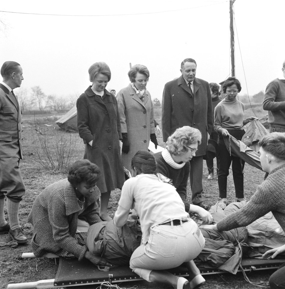Vergadering van Raad van Advies van Stichting Zilveren Jeugdcentra , Beatrix en , Bestanddeelnr 916-2337