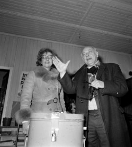 Verkiezingen Provinciale Staten Den Uyl en vrouw stemmen, Bestanddeelnr 929-6460