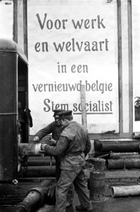Verkiezingen in Belgie 31 maart aanstaande. Overal hangen als grote affiches, Bestanddeelnr 921-1395