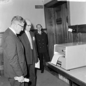 Verkiezingen te Rotterdam, Burgemeester Thomassen haalt de officiële uitslag uit, Bestanddeelnr 919-2170